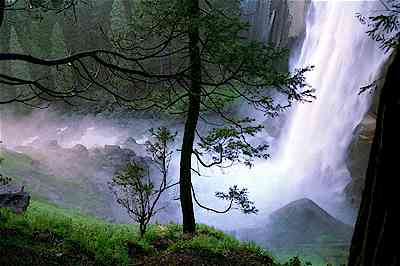 Yosemite National Park Vernal Falls.jpg (14178 bytes)