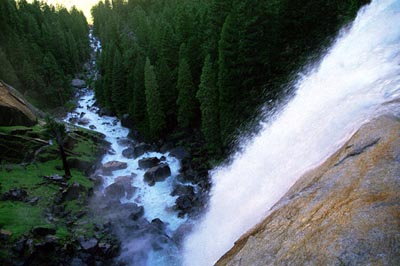 Yosemite National Park Nevada Falls.jpg (29988 bytes)